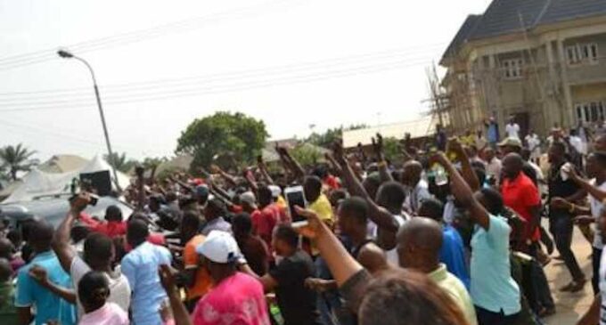 VIDEO: Tumultuous crowd welcomes Ibori to Oghara, his hometown