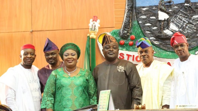 PDP loses 6 lawmakers to APC in Lagos