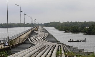 Obasanjo asks Bayelsa youth to protect oil facilities