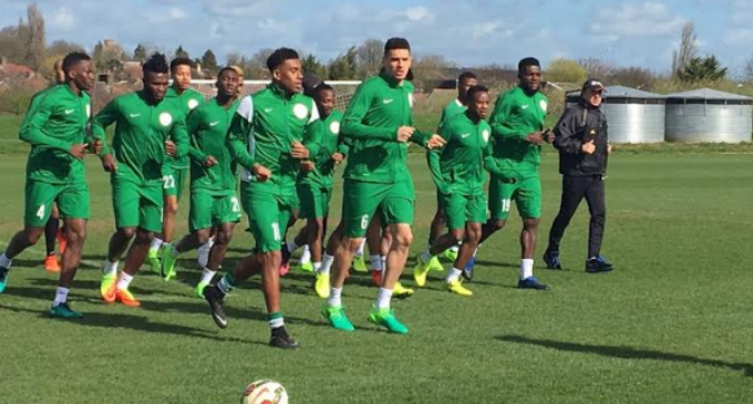 Eagles goalkeepers Akpeyi, Ezenwa arrive England for friendly match