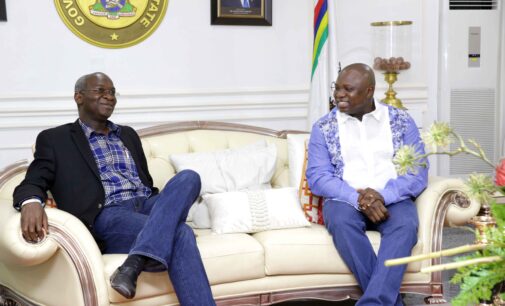 EXTRA: Ambode commends Fashola for stepping into Alausa for the first time since handing over