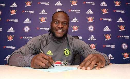 Victor Moses extends Chelsea contract until 2021