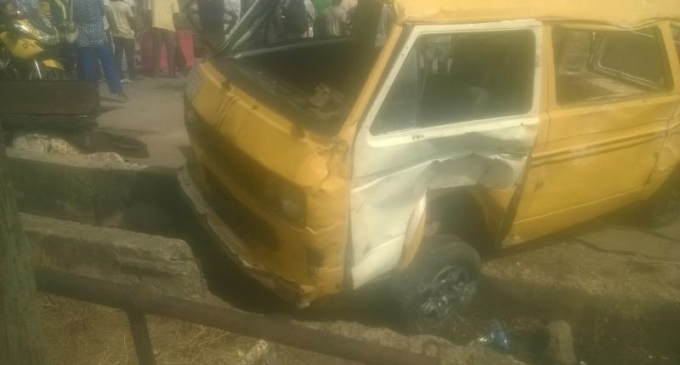 Two killed, 14 injured in Lagos auto crash