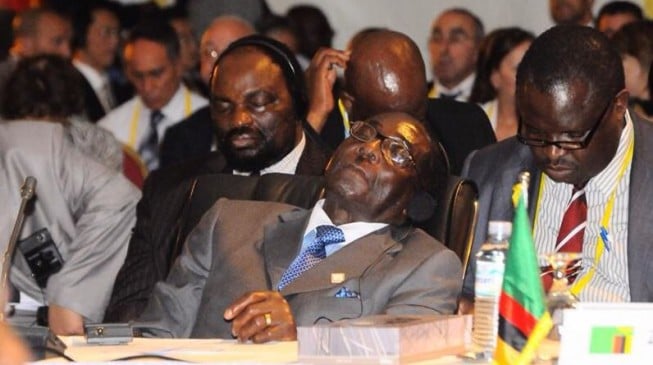 Mugabe doesn’t sleep at public functions, he just closes his eyes to avoid light, says spokesman