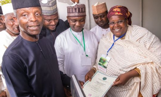 Entrepreneur gets instant business certificate from Osinbajo