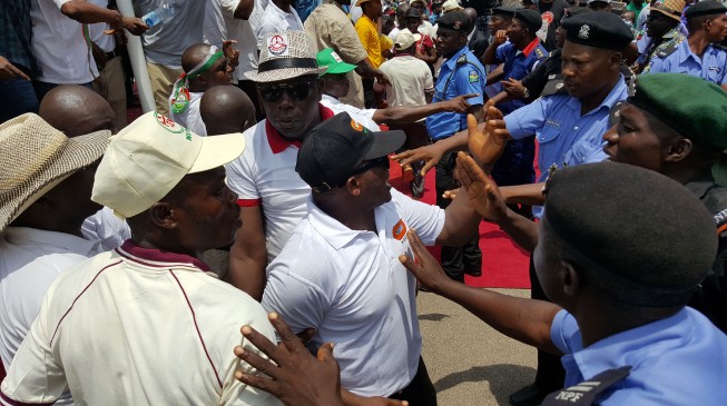 Angry workers ‘force’ Saraki, Dogara out of Eagle Square