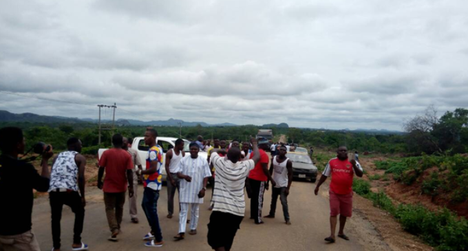 VIDEO: Youth chanting anti-Melaye song block road to his hometown