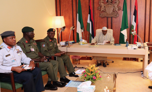 Buhari meets with service chiefs