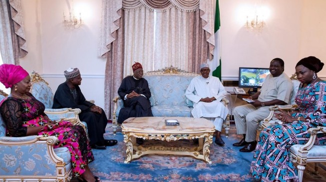 Buhari hosts media team in London
