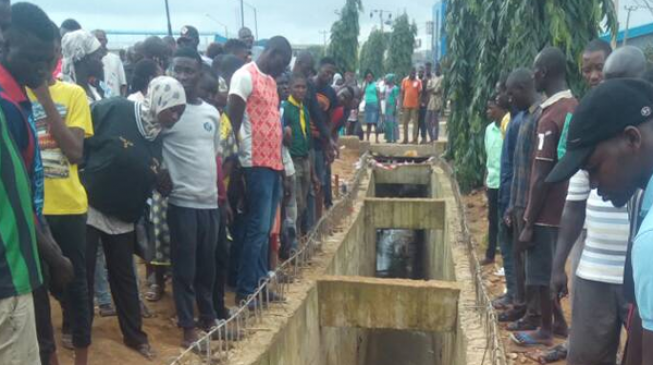Residents divided over Lagos ‘kidnappers’ den’ as hoodlums embark on looting spree