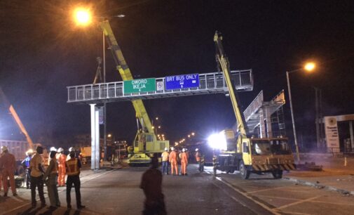PHOTOS: Lagos removes dilapidated Fadeyi pedestrian bridge