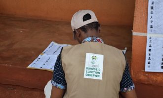 Online political polls, caveat lector