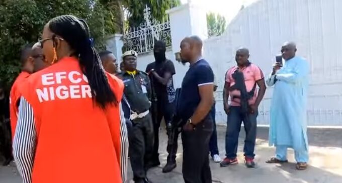 EFCC pulls out of Abuja street but armed DSS personnel on standby