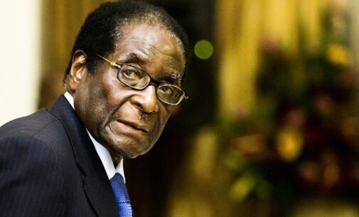 Mugabe ‘resisting pressure to quit’