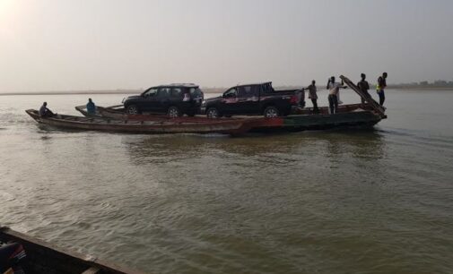 PHOTOS: Tambuwal’s dangerous trip across River Benue