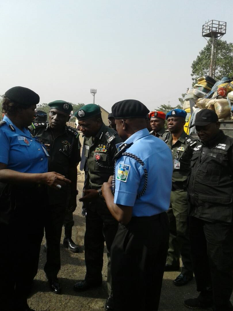 Discussing with police officers