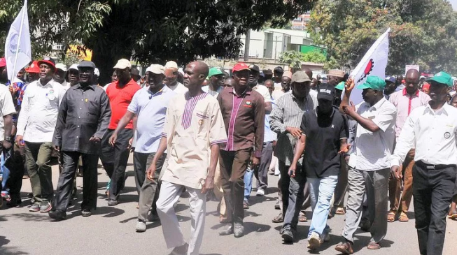Kaduna teachers suspend strike