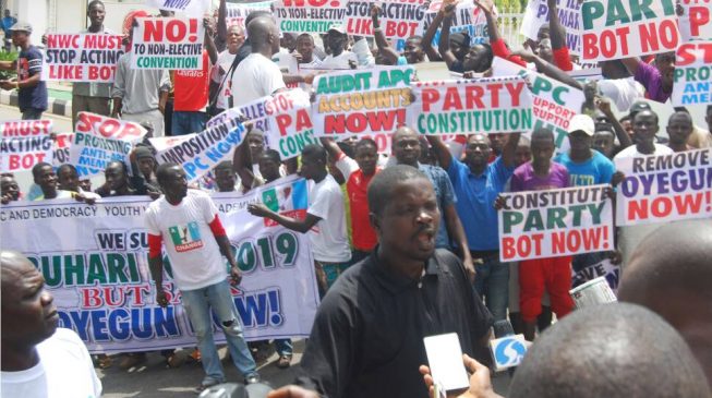 Protesters storm APC secretariat, ask Oyegun to step down