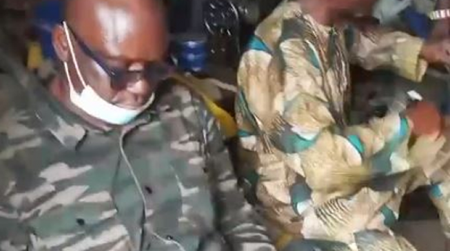 VIDEO: Fayose relaxes as cobbler works on his shoe