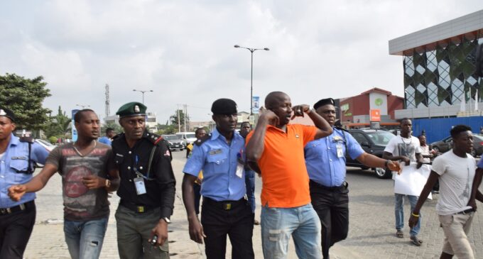 ‘Hoodlums’ attack TheCable journalist during Lekki protest