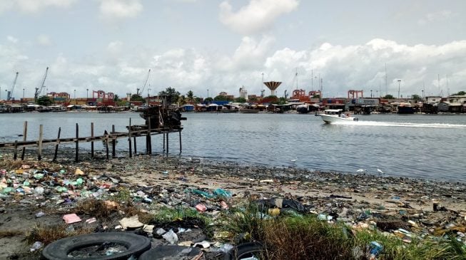 Lagos: Mega city or mega slum?