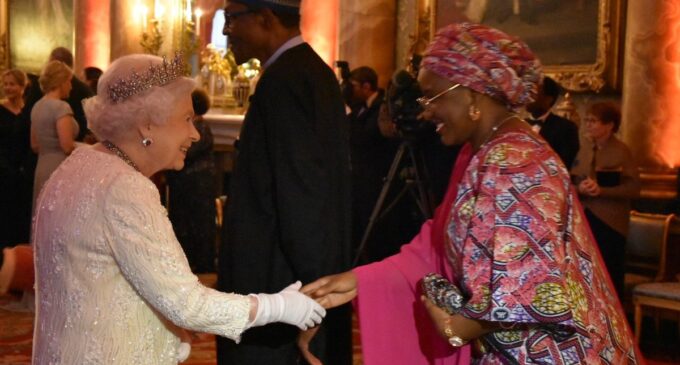 PHOTOS: Aisha Buhari meets the Queen at Commonwealth dinner