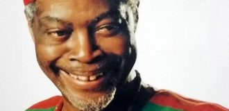 FLASHBACK: In 2000, policemen invaded Okadigbo’s residence to retrieve senate’s mace FLASHBACK: In 2000, policemen invaded Okadigbo’s residence to retrieve senate’s mace