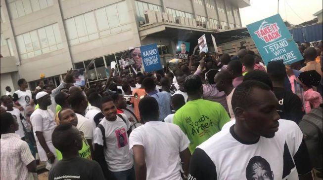 VIDEO: Mammoth crowd receives Sowore at Lagos airport