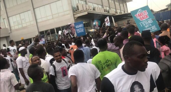 VIDEO: Mammoth crowd receives Sowore at Lagos airport