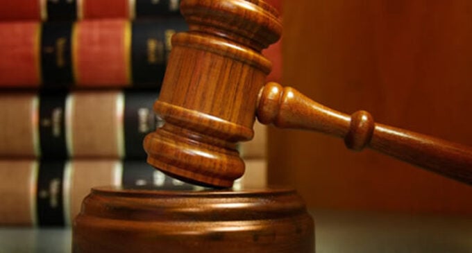 EXTRA: Indian lawyer slaps judge over unfavourable judgement