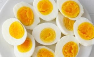 One egg a day ‘may significantly reduce’ risk of heart disease, stroke