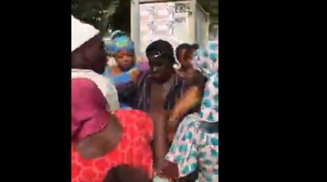 VIDEO: Protesters struggle for N500 after picketing Amnesty’s Abuja office