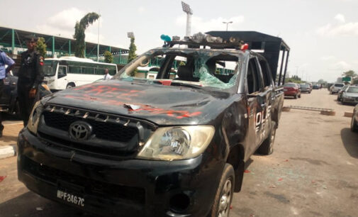 Angry youth attack police station in Zamfara, set vehicles ablaze