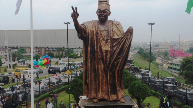Ambode unveils 46-feet statue of Abiola in Lagos