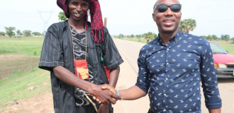 Sowore meets farmers and herdsmen, pledges to resolve clashes if elected Sowore meets farmers and herdsmen, pledges to resolve clashes if elected