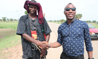 Sowore meets farmers and herdsmen, pledges to resolve clashes if elected