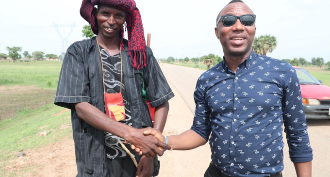 Sowore meets farmers and herdsmen, pledges to resolve clashes if elected