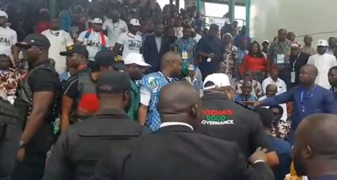 VIDEO: How Okorocha’s supporters forcefully ejected Imo APC chairman from delegates’ stand
