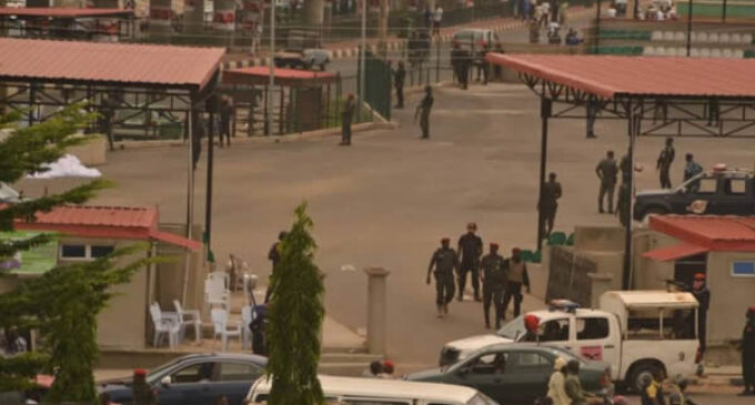 Security operatives lay siege to Ekiti govt house