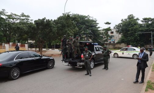VIDEO: Police lay siege to Saraki’s residence