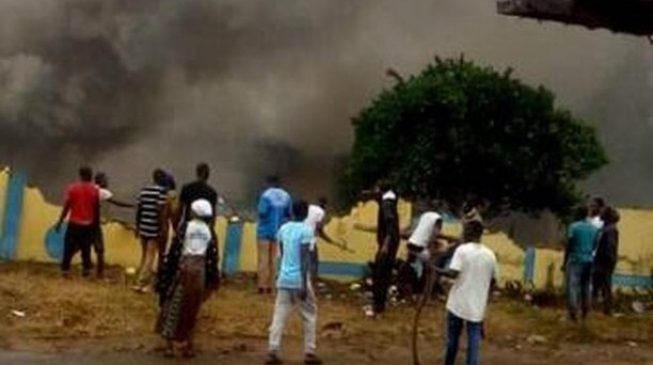 Youth set Osun police station ablaze over ‘killing of undergraduate by SARS’