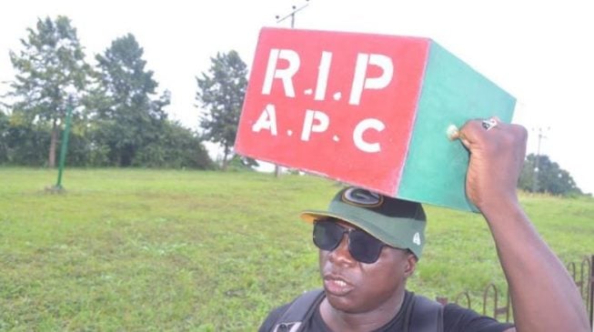 Buhari’s former supporter begins ‘trek from Lagos to Abuja’, says APC is dead