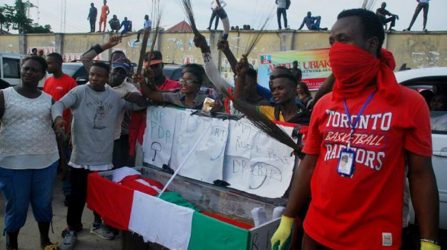 PHOTOS: Akpabio supporters ‘conduct funeral’ for PDP in Akwa Ibom
