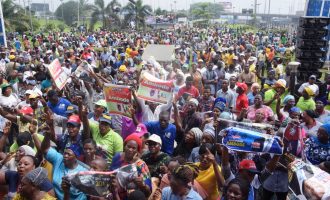 PHOTOS: Ambode’s supporters hit the street on eve of APC primary