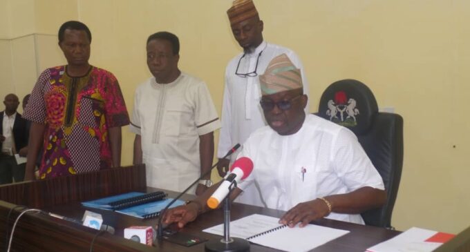 I’ve done my best, says Fayose as he presents handover note to Ekiti HOS
