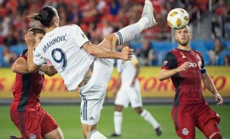 WATCH: Ibrahimovic’s 500th career goal is a stunner