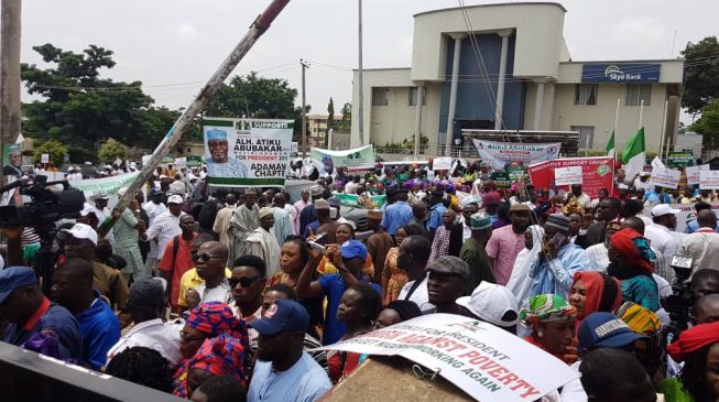 Gunshots at PDP secretariat as Atiku submits nomination form