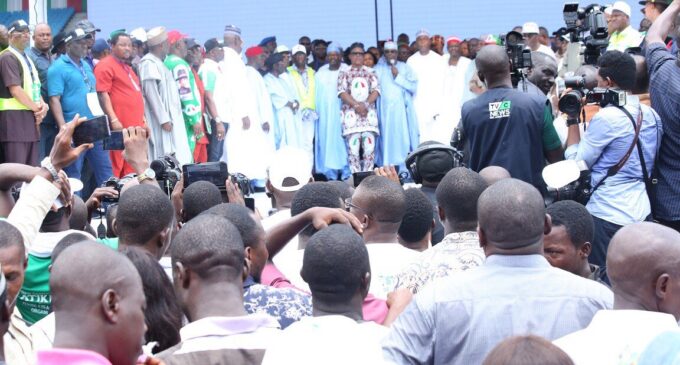 ‘Over 20,000’ APC members in Akwa Ibom defect to PDP