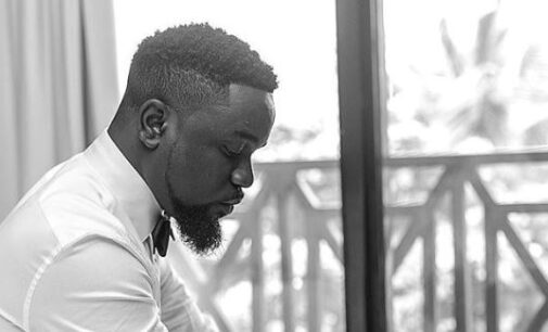 ‘Follow me back, I’m sorry’ — Sarkodie ends feud with Yemi Alade
