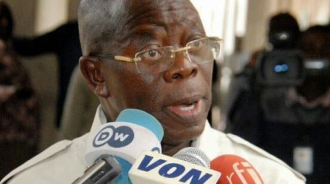 Oshiomhole on way back to Nigeria, ready to face accusers